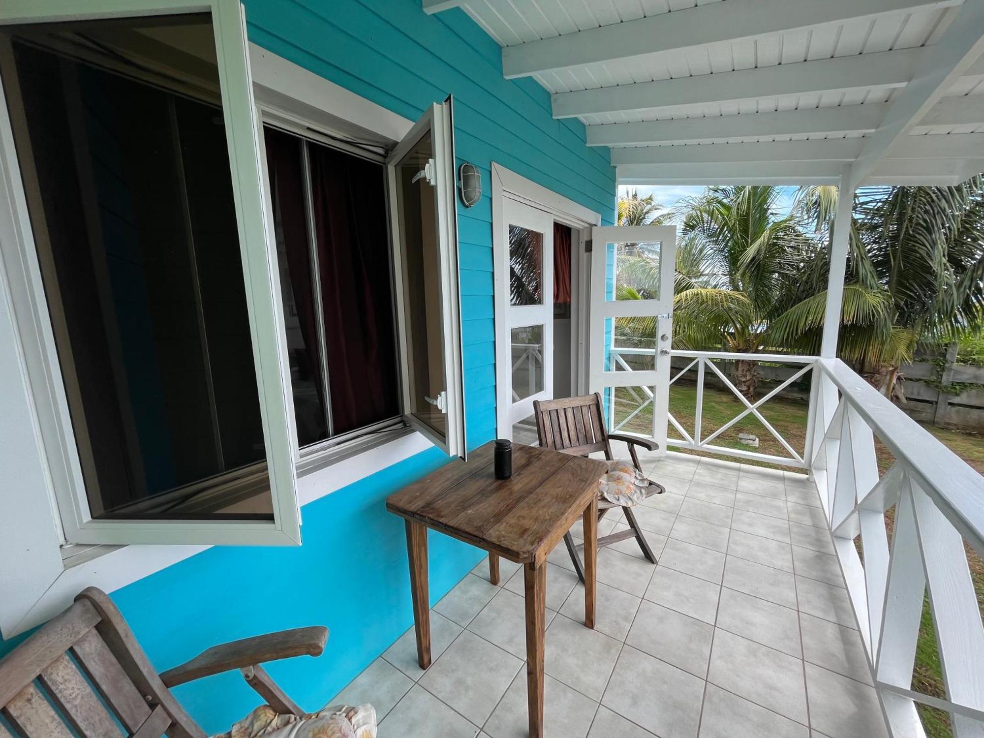 Waves Villa Guesthouse Kingstown Exterior photo