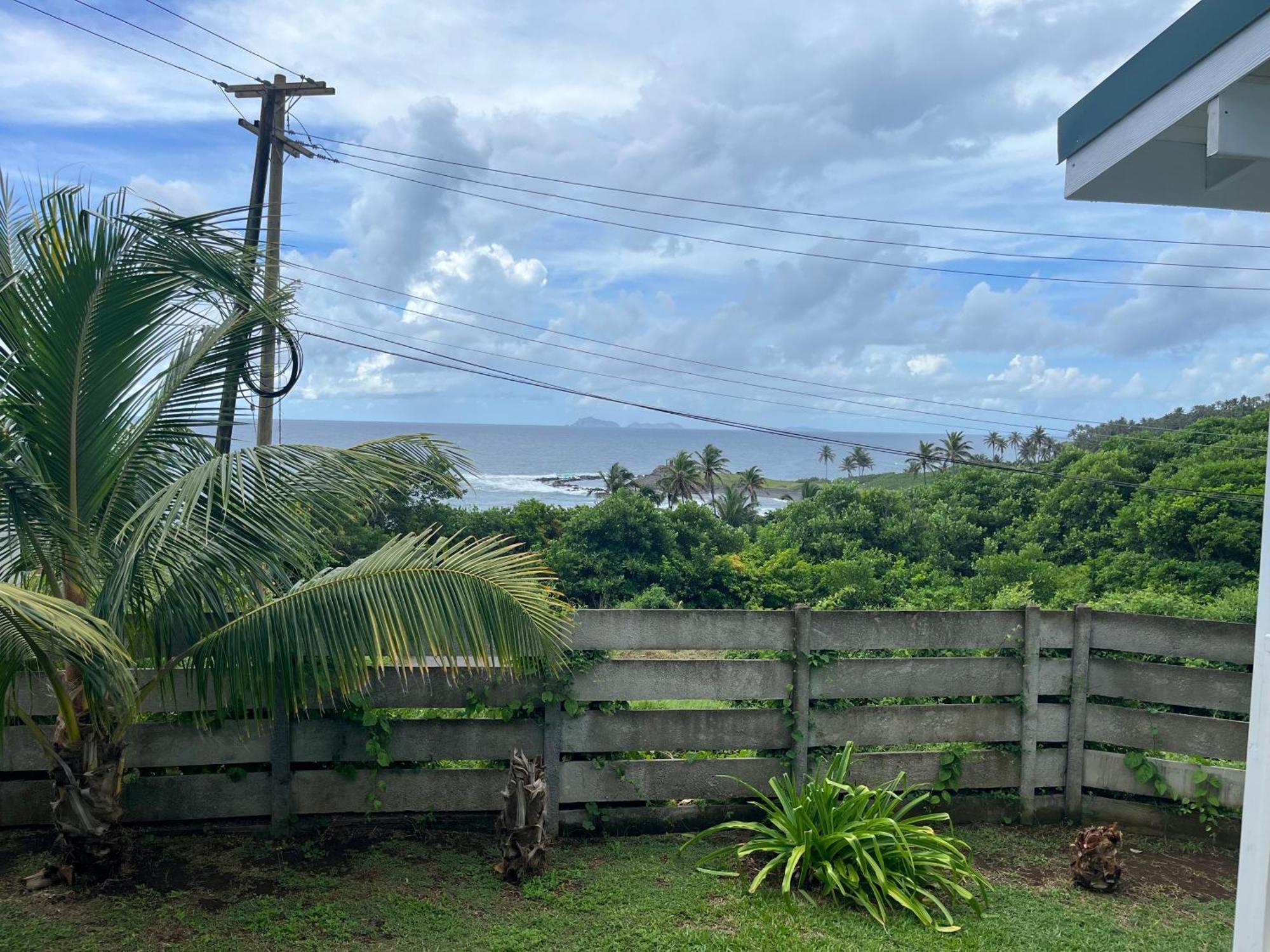 Waves Villa Guesthouse Kingstown Exterior photo