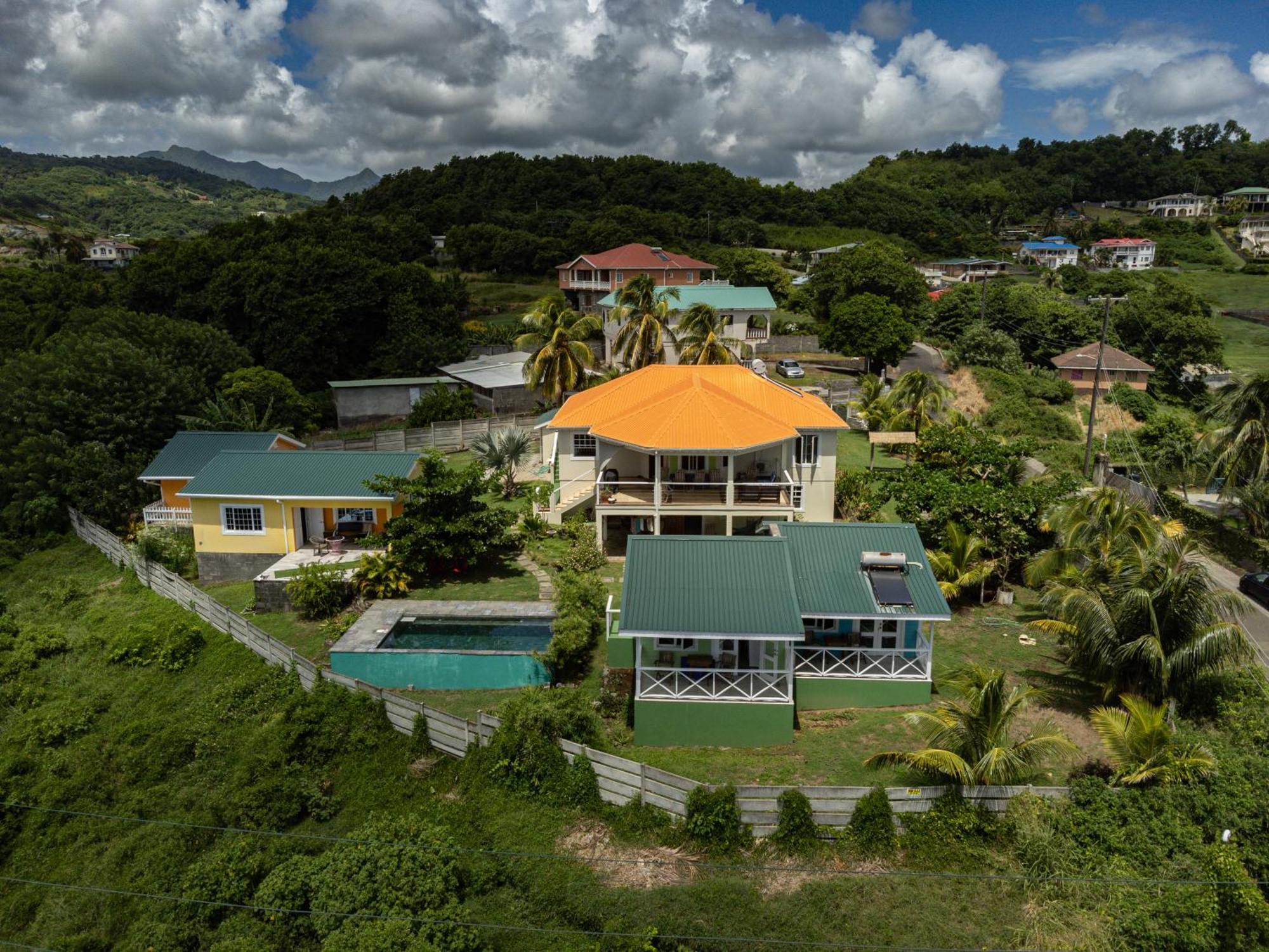 Waves Villa Guesthouse Kingstown Exterior photo