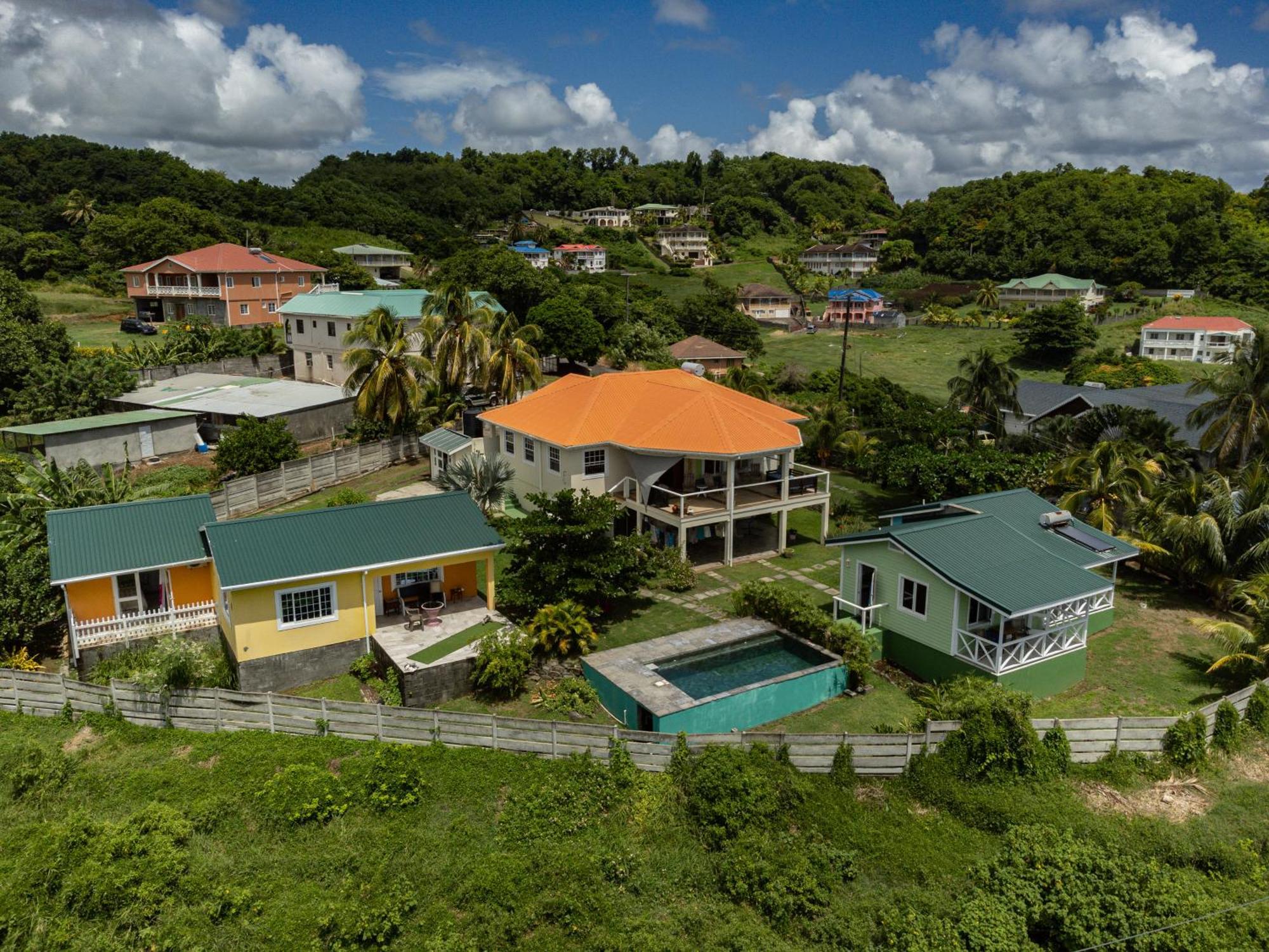 Waves Villa Guesthouse Kingstown Exterior photo